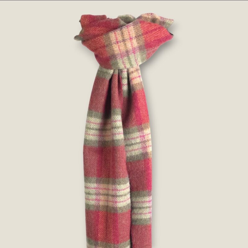 Bufandas de cuadros grana y verde