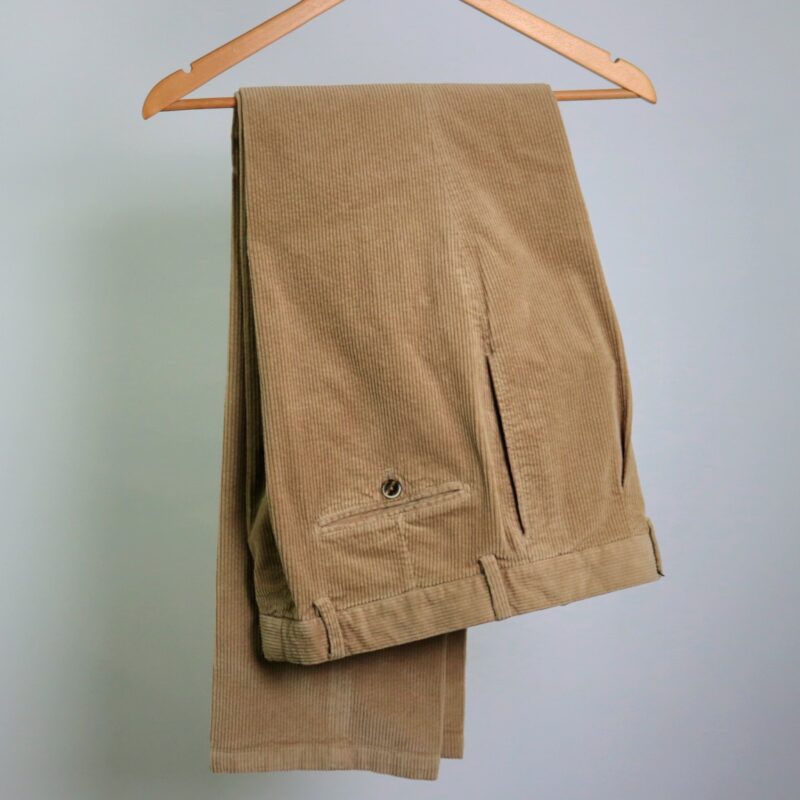 Pantalón de pana beige con pinza
