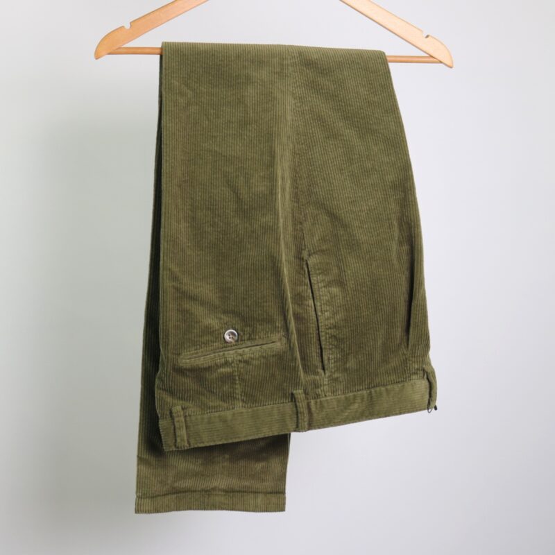 Pantalón de pana verde con pinza
